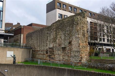 Incredible Pictures Show The Ruins Of Ancient Roman City Of Londinium
