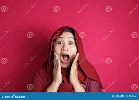 Cute Muslim Lady Shows Shocked Surprised Face With Open Mouth Stock Image Image Of Pretty