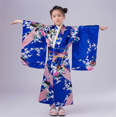 Di Modo Blu Giapponese Del Bambino Della Ragazza Del Kimono Tradizione