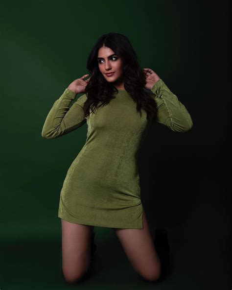 Kavya Thapar Flaunts Her Fine Curves In This Backless Short Outfit