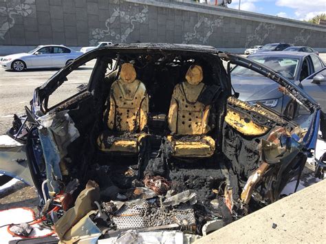 Ntsb Probing Fiery Fatal Crash Of Tesla On Highway 101