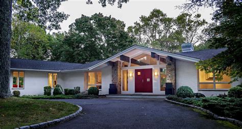 Led by dwell magazine, the mid century aesthetic is emerging as one of the key design trends of the early 21st century. On the Market / Mid-century modern-inspired house with ...