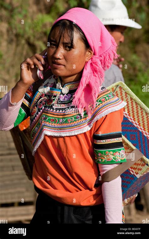 Yi Tribal Clothes Hi Res Stock Photography And Images Alamy