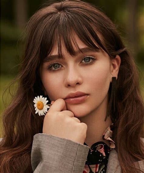Malina Weissman As Eadlyn Schreave From The Selection Universe NYT