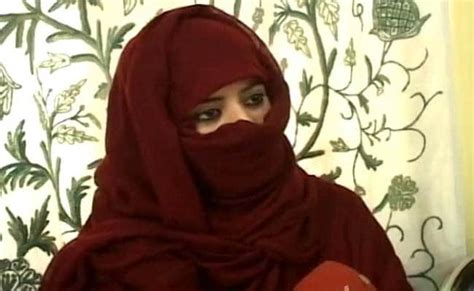 Kashmiri Women Break Social Taboos Divorce Their Drug Addict Husbands कशमर स नई खबर