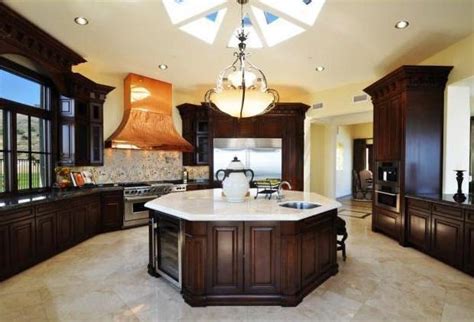 20 Unbelievable Kitchens In Mansions Mansion Kitchens Home Kitchen