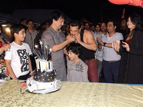 سلمان خان يحتفل بعيد ميلاد ساجد ناديادوالا صور