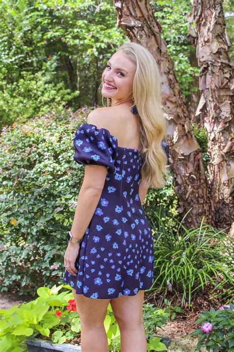 She's an investment that you can wear to when buying a wedding guest dress, you need to think of two things: What to Wear to Fall Weddings | Nice dresses, Pleated midi ...