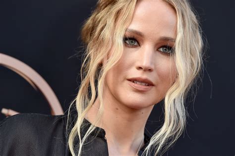 Jennifer Lawrence is Heading Back to Our Screens This Year - FASHION