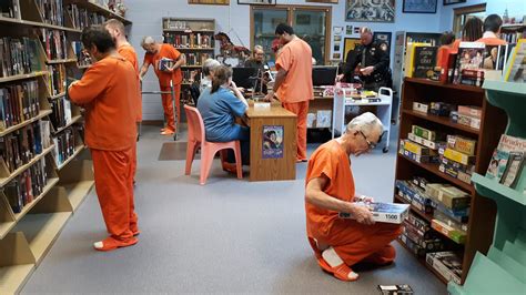 Inmates at county jail find an escape through jailhouse library – BG