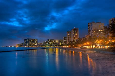 Waikiki Beach At Dusk Part 1 Nikon D90 With Af S Dx Vr Z Flickr