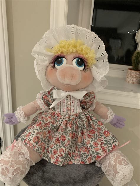 Vogue Pattern 8723 Miss Piggy Sesame Street Soft Sculpture Muppet Doll