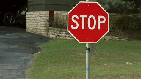 Size Matters Rollingwood Replacing Stop Signs Over Fear Of Challenged