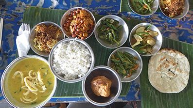 Beragam pilihan piring baik dari segi bentuk, ukuran, dan warna banyak beredar pasaran. CUISINE-PIRING-DAUN - Bali-Gazette