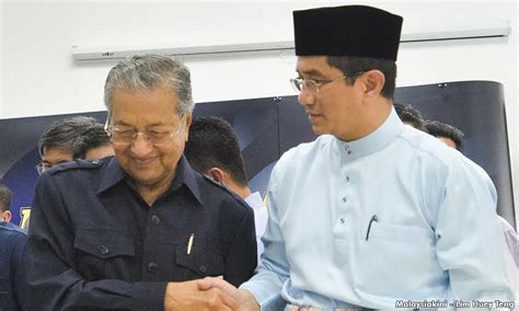 Communalism has been a central feature of malaysian politics. mountdweller88: Dr. Mahathir calon PM: Apa komen Azmin dan ...