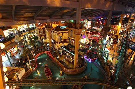 Genting outdoor theme park features numerous rides typical of an amusement park, mostly suitable for families. First World Indoor Theme Park, a world of laughter and ...