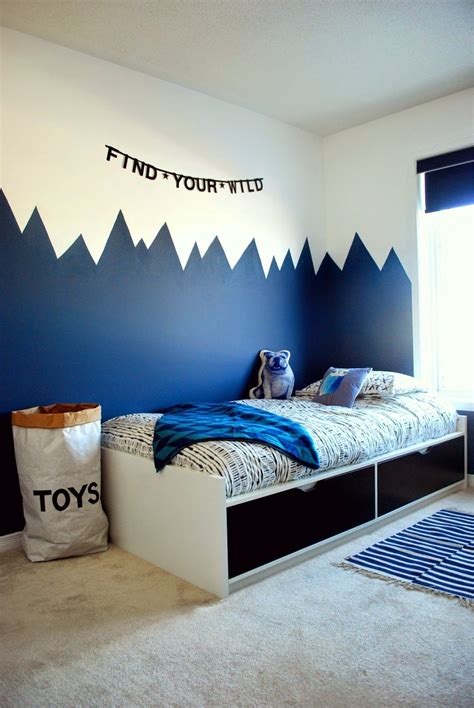 Designing a boy's room is not a task for the faint of heart! http://www.thebooandtheboy.com/2015/03/the-boys-new-room ...