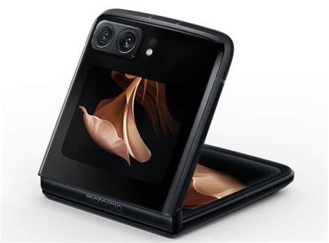 Motorola Razr 2022 Has A Bigger Cover Display Than Samsungs Z Flip 4