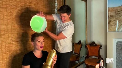 Scarlett Johansson Gets Slimed By Colin Jost During Her Mtv Movie Awards Speech What The F