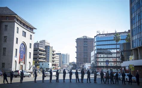 Zimbabwe Anti Riot Police Seal Off Mdc Headquarters In Harare