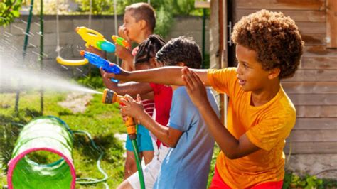 Juego vasos impacto que recomendamos: Juegos con pistolas de agua para que los niños pasen un verano fresco