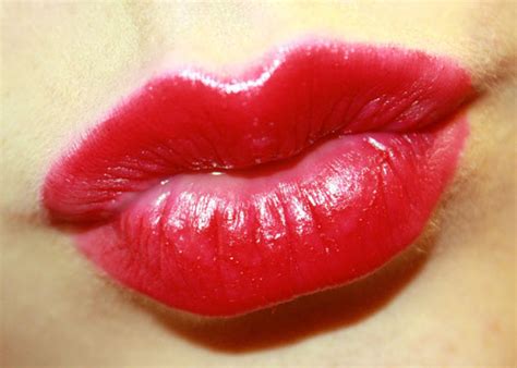 10 حقائق عن القبلة موقع زوجات دوت كوم