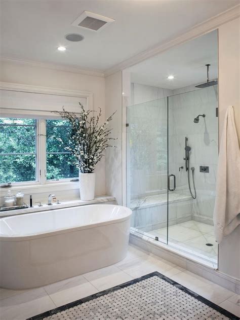 34 Popular And Stylish Small Master Bathroom Remodel Ideas Hmdcrtn