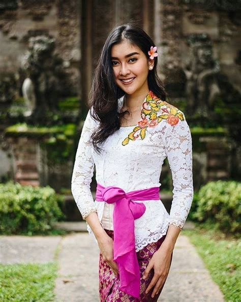 Model Kebaya Bali Modern Brokat Modifikasi Terbaru Girlisme