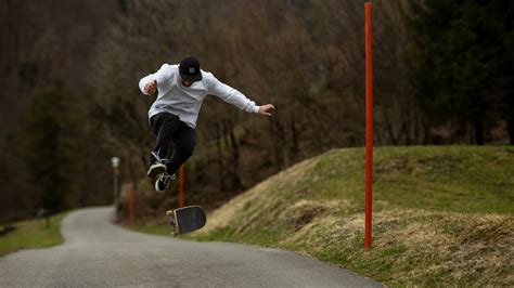 Download Wallpaper 3840x2160 Skateboarder Skateboard Skate Trick