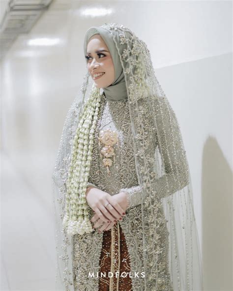 Gambar Kebaya Warna Hijau Mint / Dress batik dengan model kerah kemeja