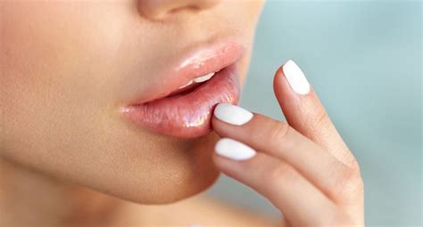 consejos para lucir tus labios 100 hidratados y jugosos