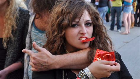 7 Reasons Why Women Hate Condoms Even More Than Men Do