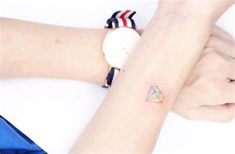 30 Subtle And Delicate Pastel Tattoos By Mini Lau Page 3 Of 3