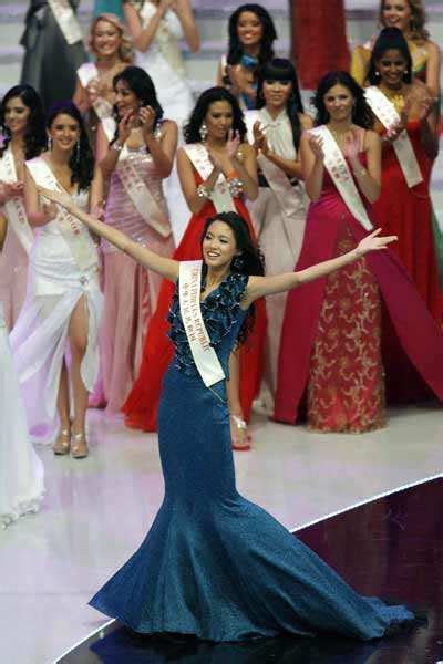 Zhang Zilin Of China Is Crowned As The 2007 Miss World In The Finals Of