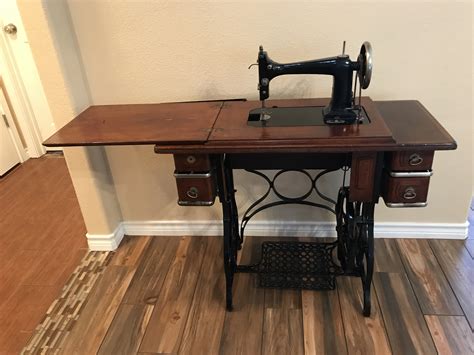 Learning how to sew on treadle sewing machines. Standard treadle sewing machine - Quiltingboard Forums