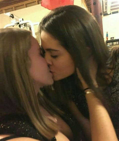 Cute Lesbian Couples Cute Couples Goals Lesbians Kissing Lesbian Hot Mode Du Bikini Wedding