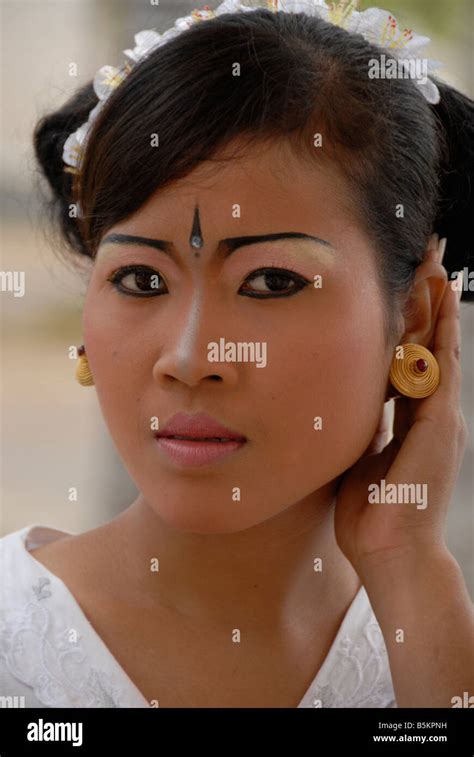 Beautiful Balinese Woman Indonesia Stock Photo Alamy