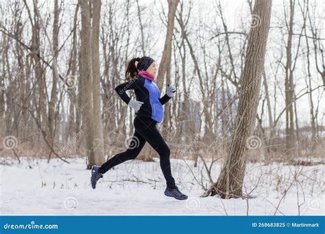 Pregnant Woman Running In Winter During Pregnancy Running Sport Woman