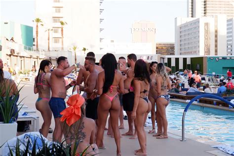 Las Vegas Hotel A Friday Night At Circas Stadium Swim Pool