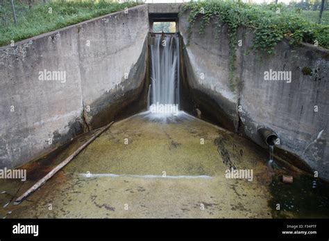 Concrete Dam Spillway Hi Res Stock Photography And Images Alamy
