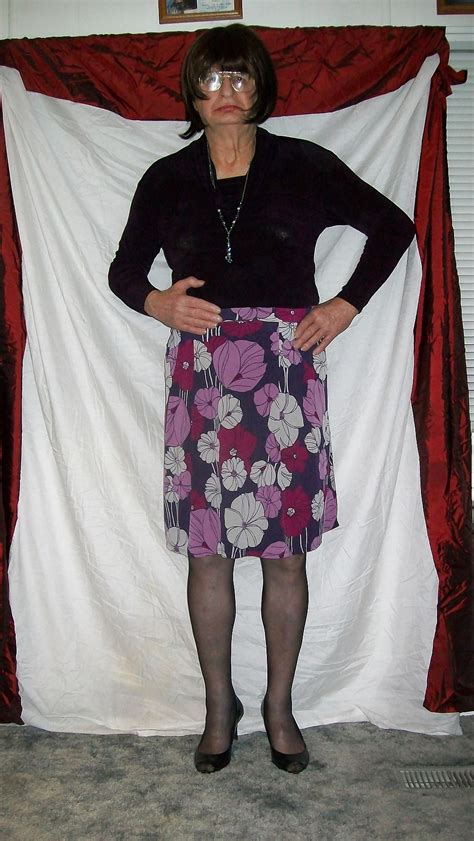 Plum Floral Skirt With Black Porn Pictures Xxx Photos Sex Images 1128688 Pictoa