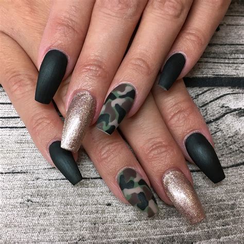 This year, it is all about the cuticles. Nail Art Inspiration - Camouflage Nails - matt versiegelt ...