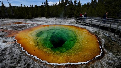 What Will Happen When The Yellowstone Supervolcano Erupts Again