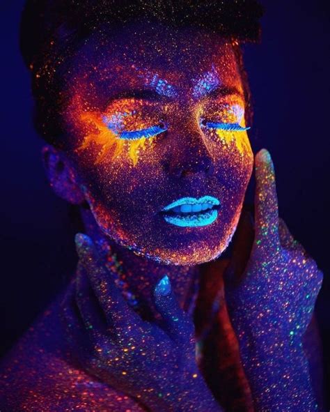 Maquillaje Neon Convertido En Arte Body Art Painting Uv Makeup Body