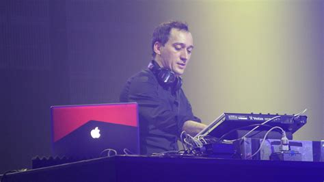 Bühnen Unfall Dj Paul Van Dyk Stürzt 6 Meter In Die Tiefe Promiflashde