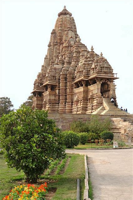 The Kandariya Mahadeva Temple Khajurâho India With