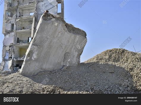 Concrete Slab Walls Image And Photo Free Trial Bigstock