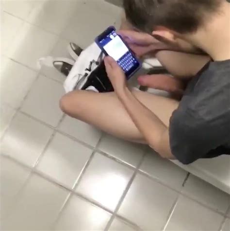 spycam hung guy caught jerking in bathroom…