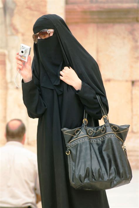 niqabi in overhead abaya with sunglasses arab girls hijab girl hijab muslim girls muslim