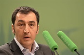 German Parliamentarian Cem Özdemir Threatened by Taxi Drivers in Berlin